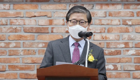 변창흠(사진) LH 사장(현 국토부 장관 내정자)가  지난 4일 오후 서울 서대문구 위험건축물(좌원상가) 정비형 도시재생방안 발표에서 변창흠 인사말을 하고 있다. <연합뉴스>